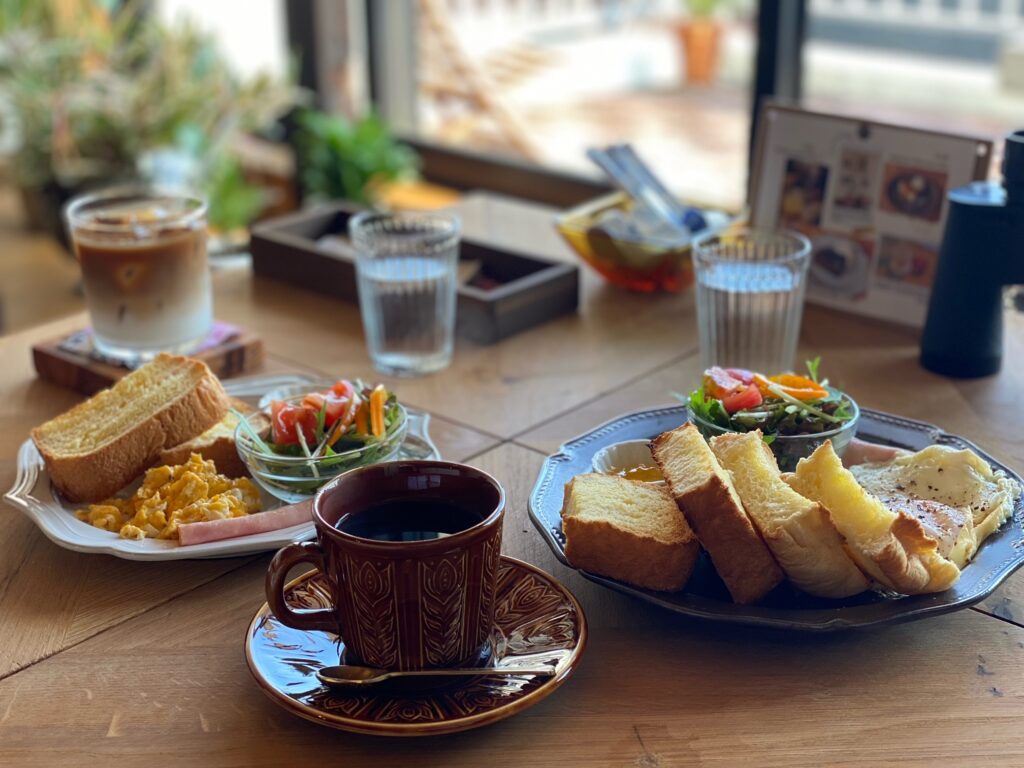 モーニング　トースト　卵料理　コーヒー