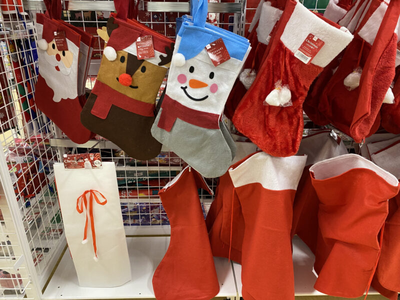 ダイソー21クリスマスグッズはいつから販売 オーナメントやラッピングなど写真付きで紹介
