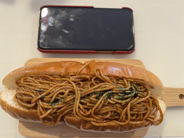 ローソン盛りすぎ焼きそばパン　サイズ