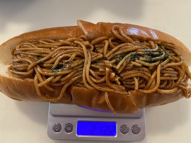 ローソン盛りすぎ焼きそばパン　重量